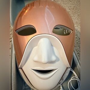 Cleopatra LED beauty Mask – Includes Charger, Case & Eye Protectors